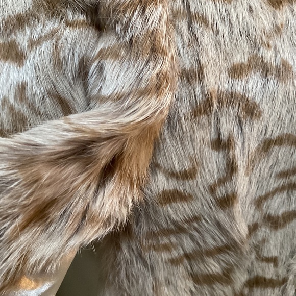 Olive does Olive rabbit fur jacket 🧥 L will fit S & M - Picture 9 of 16